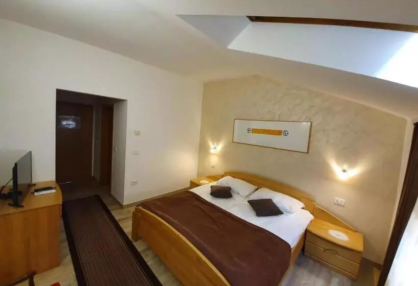 تختخواب و صبحانه Restaurant And Rooms Kotlar