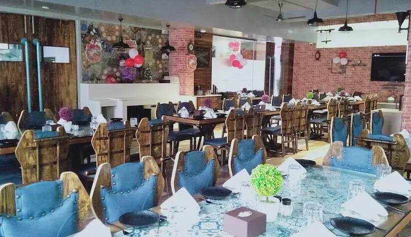 ホテル Rs Exclusive Stay & Fine Dine   Near To Akola Junction