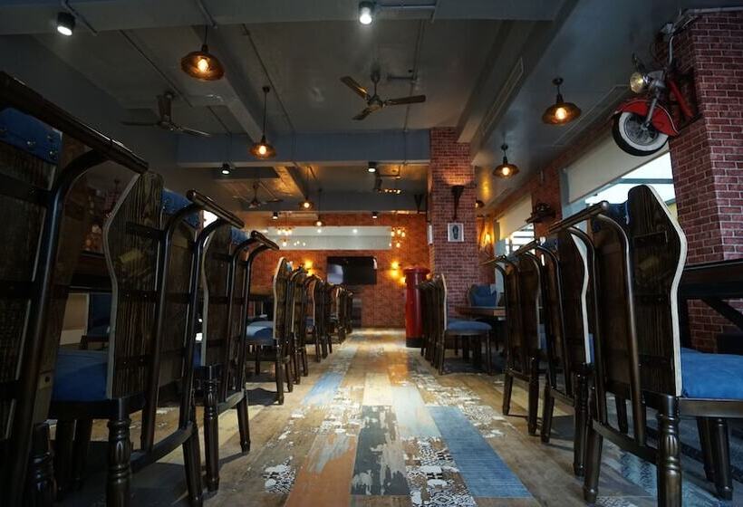 ホテル Rs Exclusive Stay & Fine Dine   Near To Akola Junction