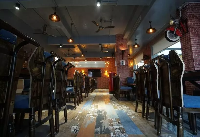 ホテル Rs Exclusive Stay & Fine Dine   Near To Akola Junction