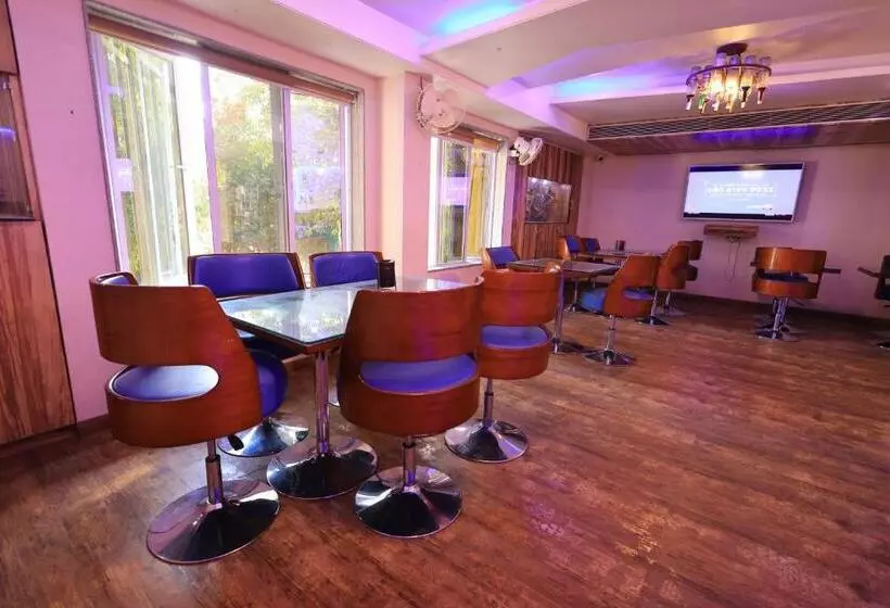 ホテル Rs Exclusive Stay & Fine Dine   Near To Akola Junction