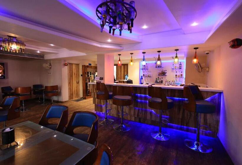 Отель Rs Exclusive Stay & Fine Dine   Near To Akola Junction