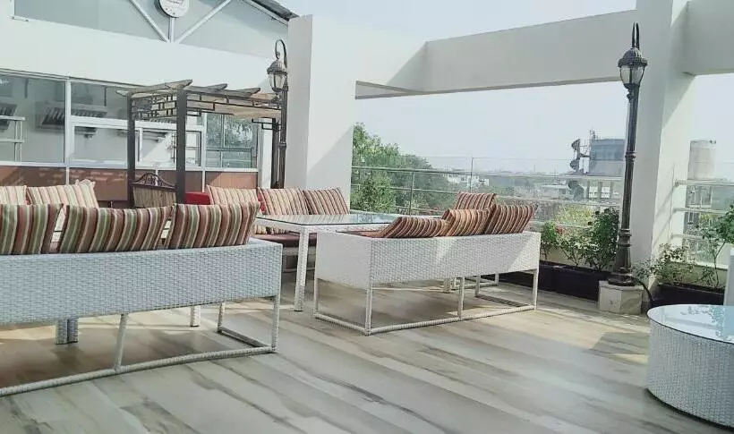 ホテル Rs Exclusive Stay & Fine Dine   Near To Akola Junction