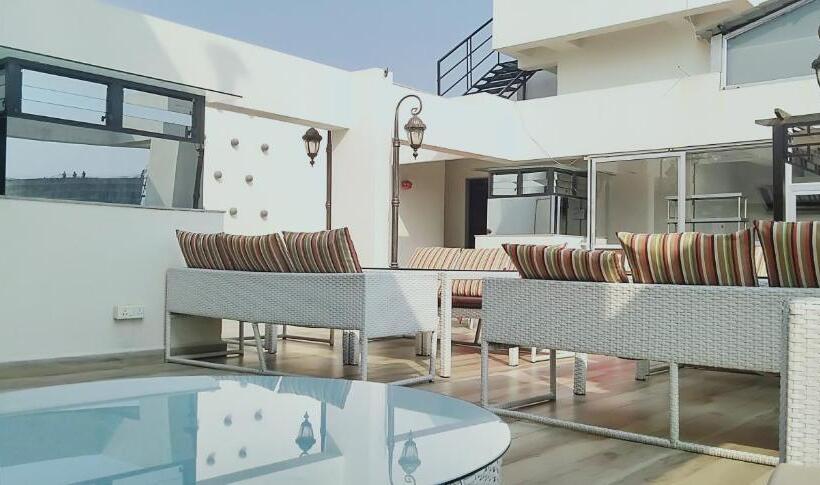 ホテル Rs Exclusive Stay & Fine Dine   Near To Akola Junction