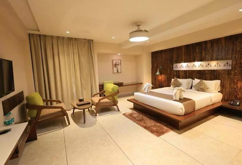 ホテル Rs Exclusive Stay & Fine Dine   Near To Akola Junction