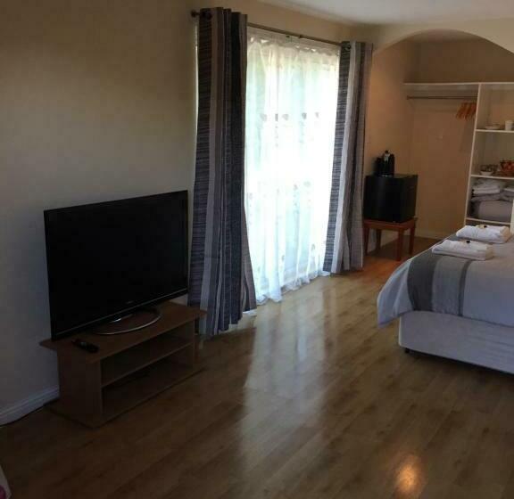 בית מלון כפרי Soroba House