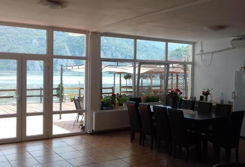 Пансион Casa Adrian