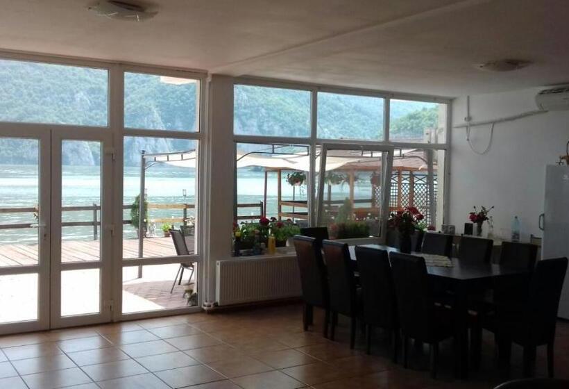 Пансион Casa Adrian