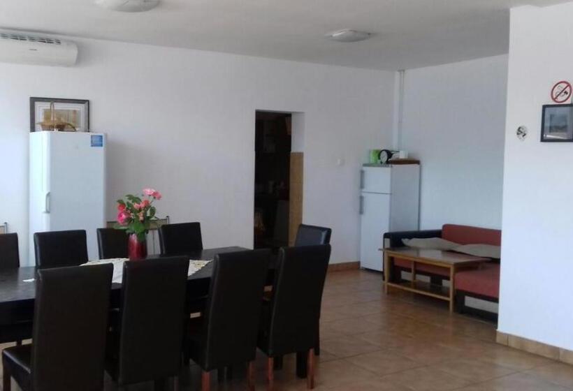 Пансион Casa Adrian