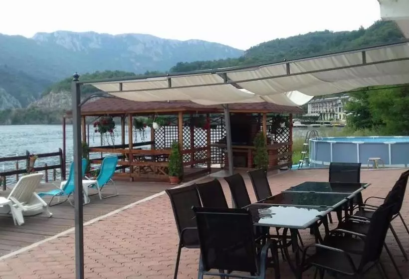 ペンション Casa Adrian