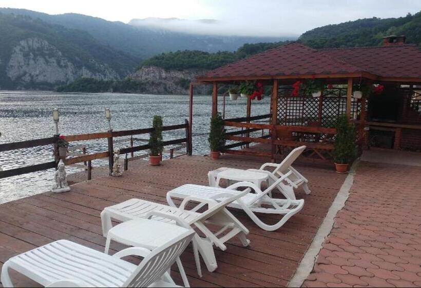 Пансион Casa Adrian