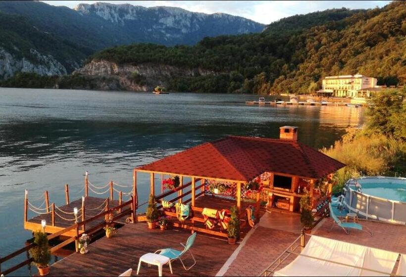 Пансион Casa Adrian