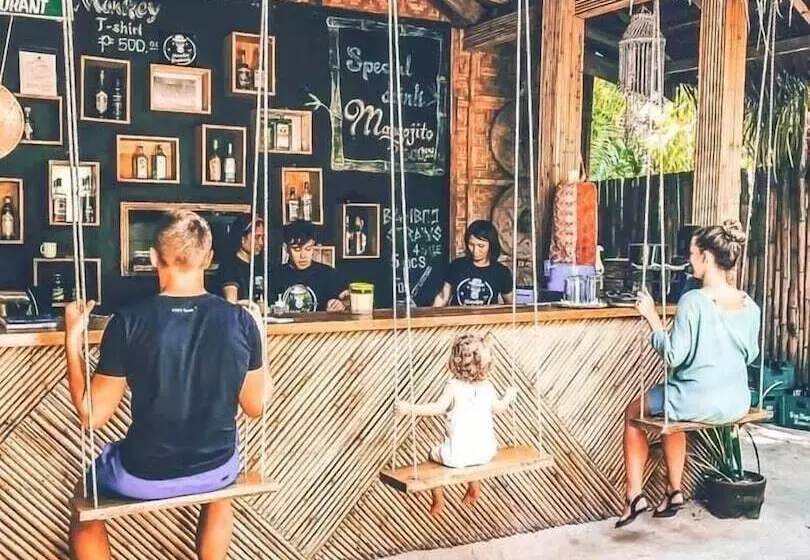 استراحتگاه Monkey Business Siquijor