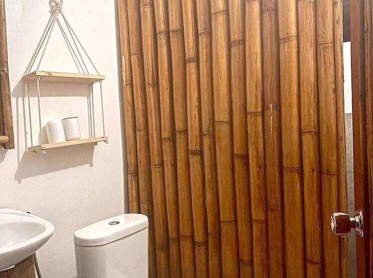 استراحتگاه Monkey Business Siquijor