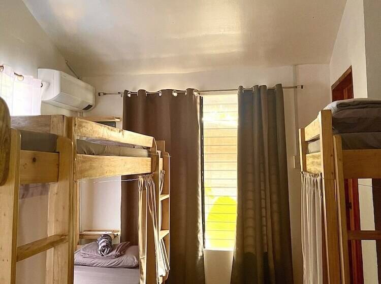 استراحتگاه Monkey Business Siquijor