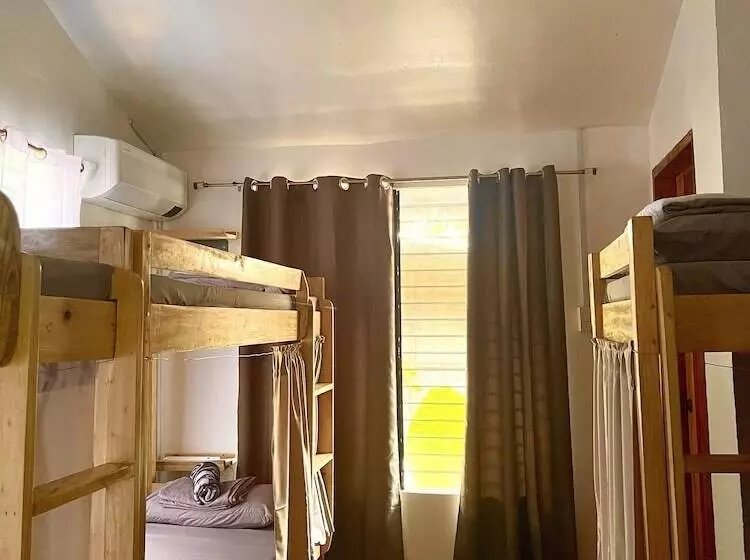 استراحتگاه Monkey Business Siquijor