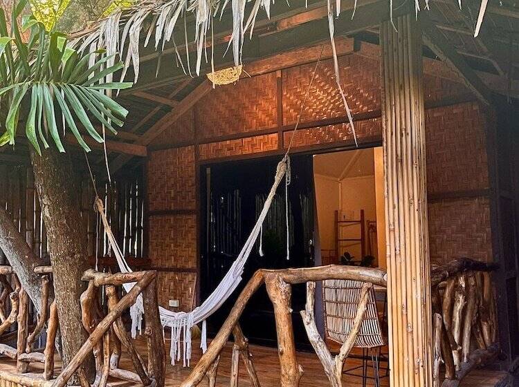 استراحتگاه Monkey Business Siquijor