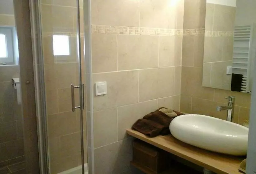 ベッドアンドブレックファースト La Fauconnière