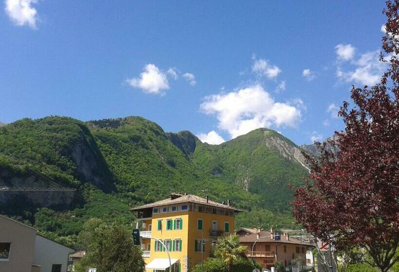 ホテル Agritur Tenno Cantina Bio Natura