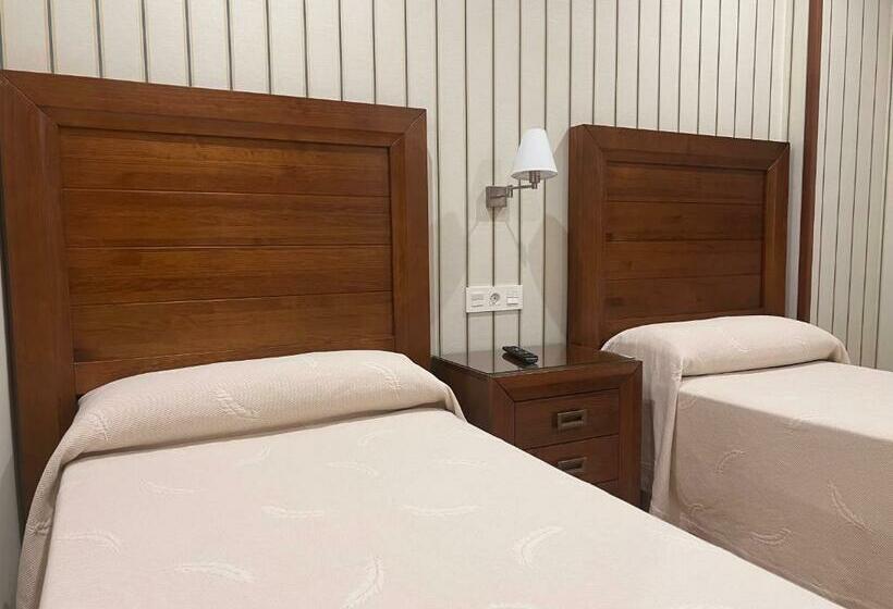 بنسيون Hostal Avenida