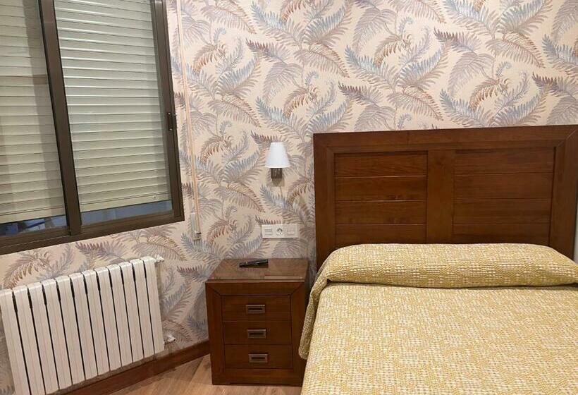 بنسيون Hostal Avenida