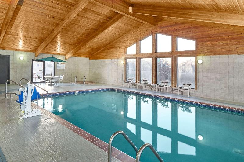 בית מלון כפרי Americinn By Wyndham Burlington