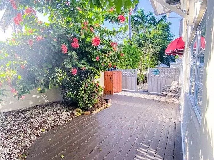 Hotelli Authors Key West Guesthouse