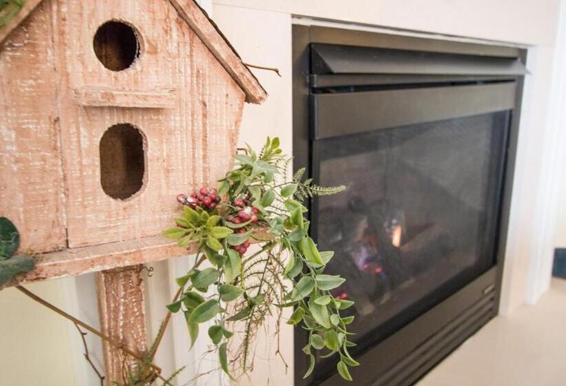 Отель Blue Gate Garden Inn