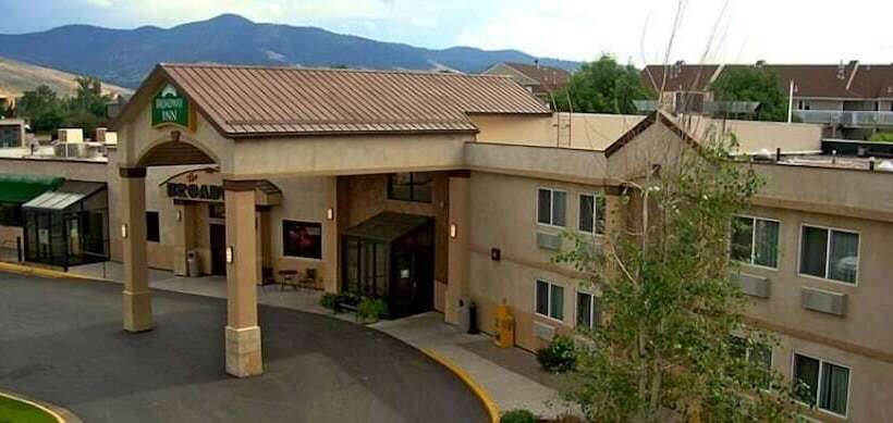 בית מלון כפרי Broadway Inn Conference Center