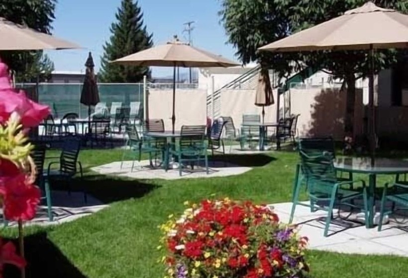 בית מלון כפרי Broadway Inn Conference Center