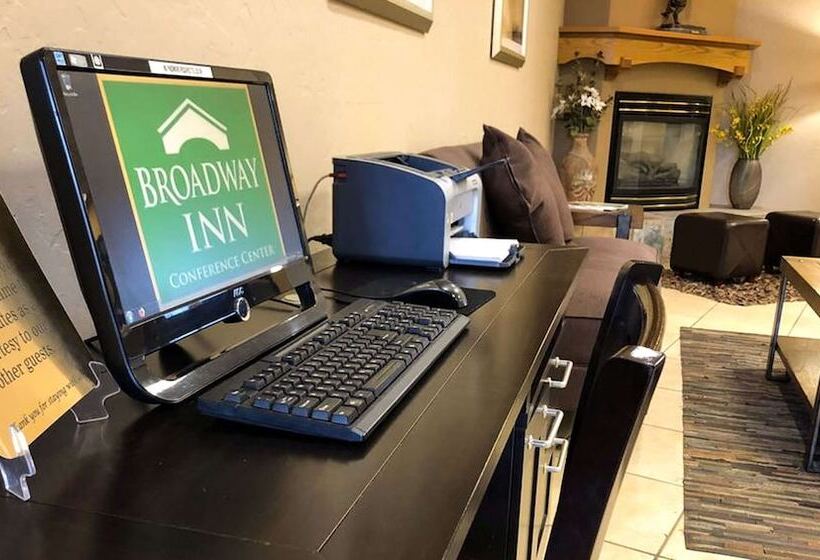 בית מלון כפרי Broadway Inn Conference Center