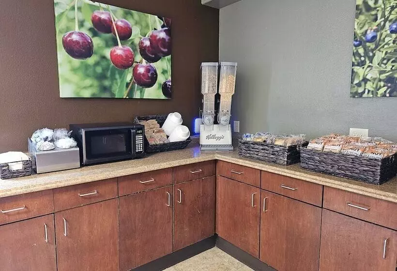 酒店 Broadway Inn Conference Center