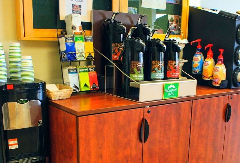 בית מלון כפרי Broadway Inn Conference Center