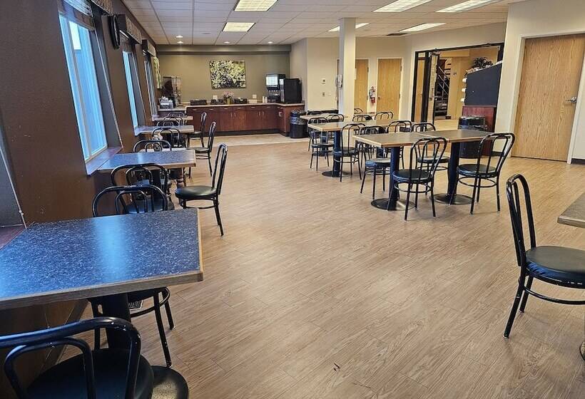 בית מלון כפרי Broadway Inn Conference Center