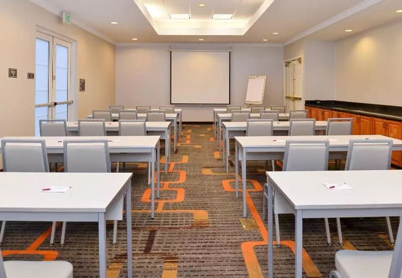 Отель Courtyard Palo Alto Los Altos