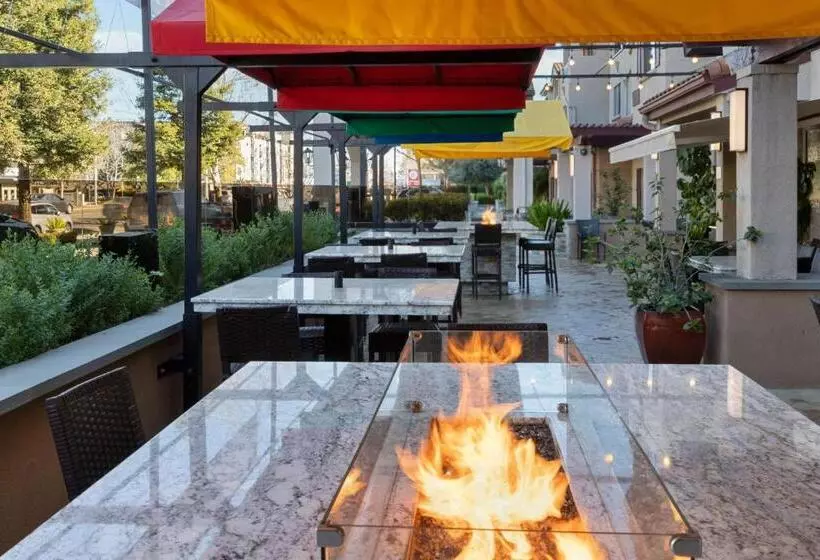 Отель Courtyard Palo Alto Los Altos