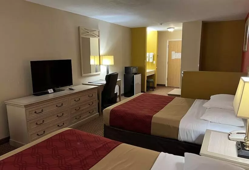 فندق Econo Lodge Inn & Suites