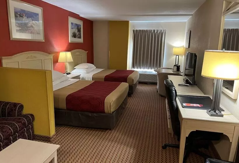 فندق Econo Lodge Inn & Suites