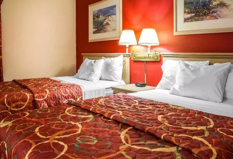 فندق Econo Lodge Inn & Suites