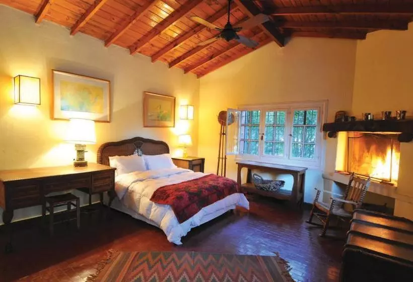 هتل Estancia El Cencerro