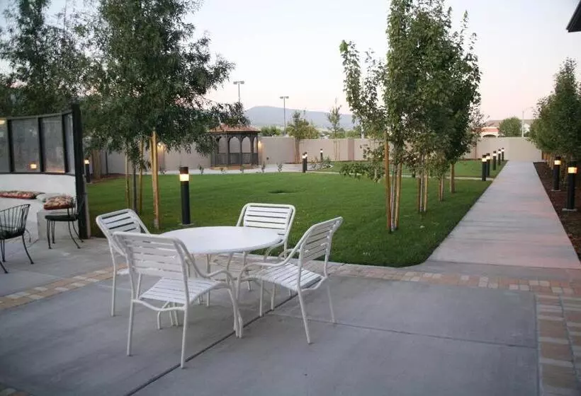 ホテル Fairfield Inn & Suites Tehachapi