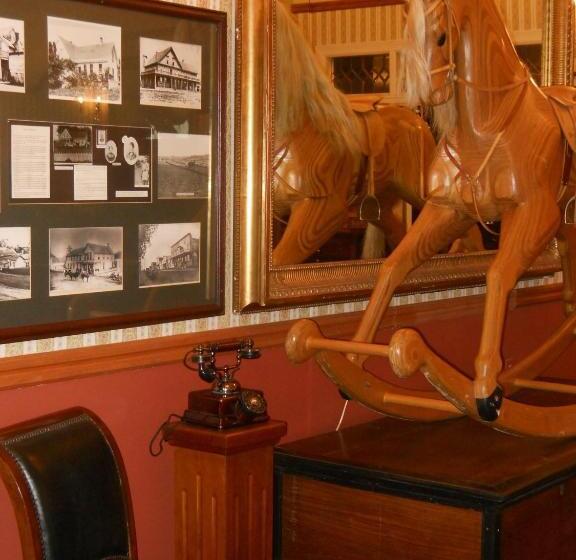 فندق Hill House Inn