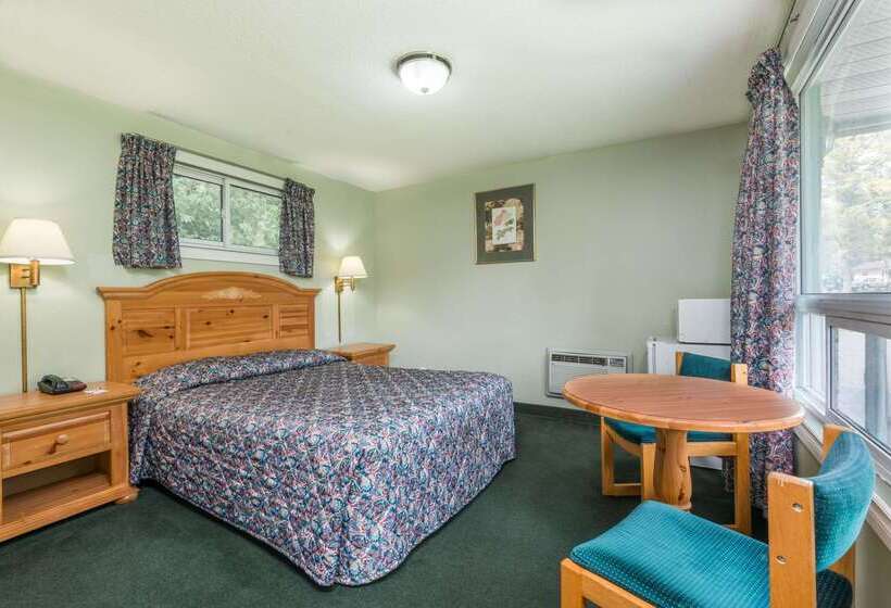 Отель Knights Inn Bracebridge