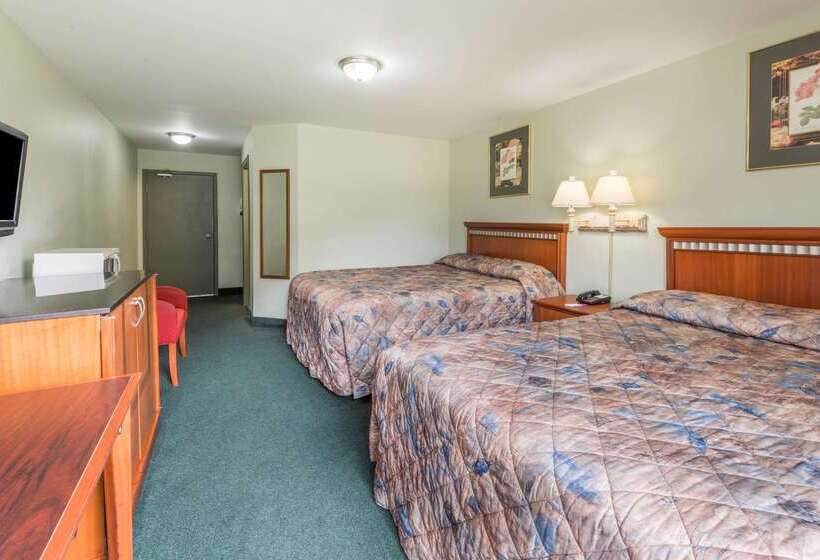 Отель Knights Inn Bracebridge