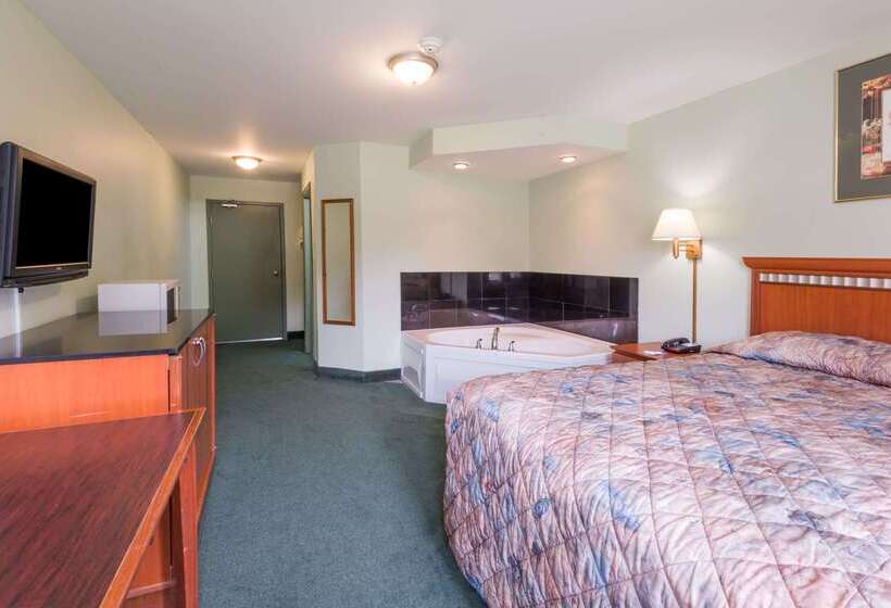 Отель Knights Inn Bracebridge