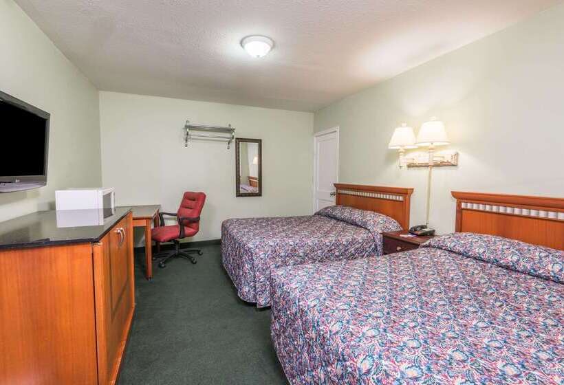 Отель Knights Inn Bracebridge