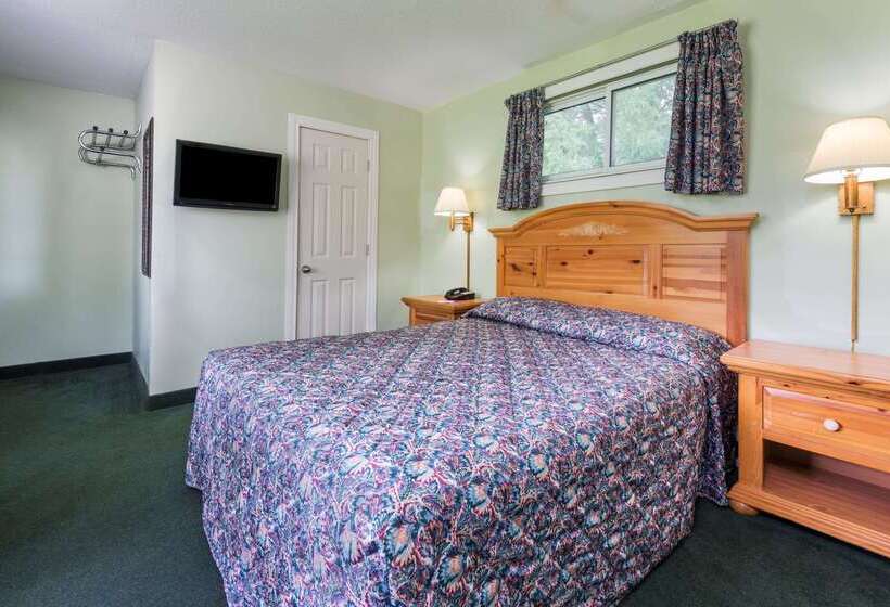 Отель Knights Inn Bracebridge
