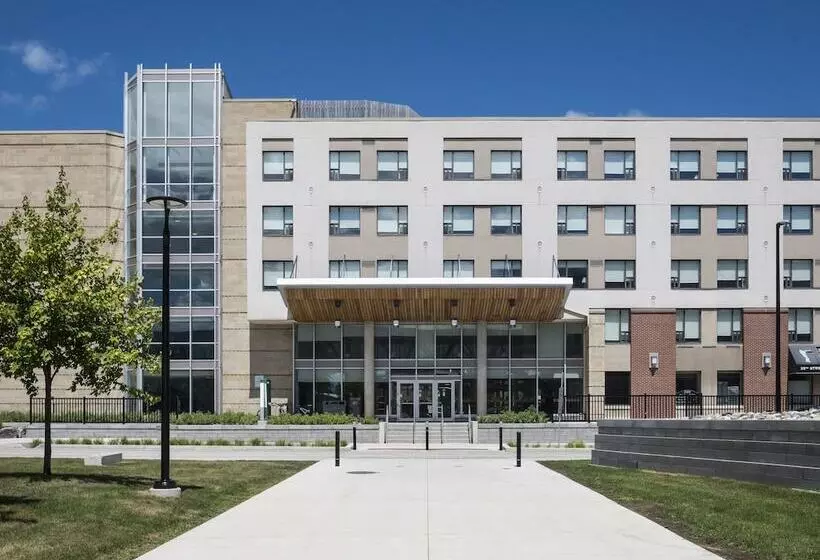 هتل Residence & Conference Centre   Ottawa West