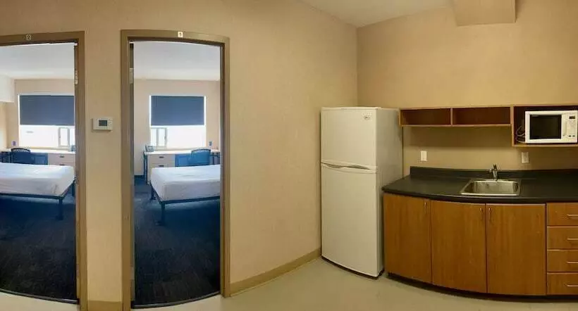 هتل Residence & Conference Centre   Ottawa West