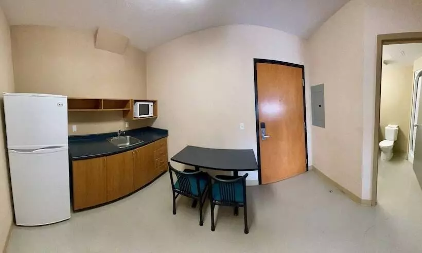 هتل Residence & Conference Centre   Ottawa West